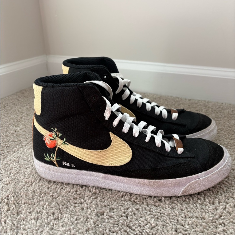 Blazer Mid ‘77 ‘Pomegranate’ size 8.5 M